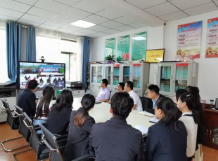 意昂娱乐  收看“党课开讲啦”专题节目